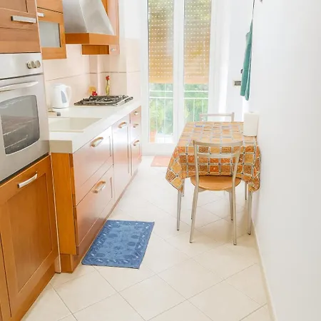 Hi アパート ローマ